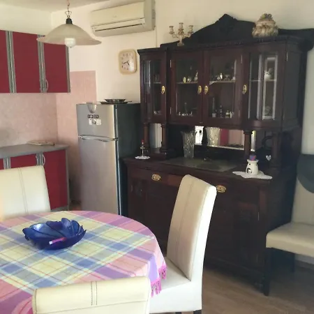 Apartman - Omis 2* Tugare