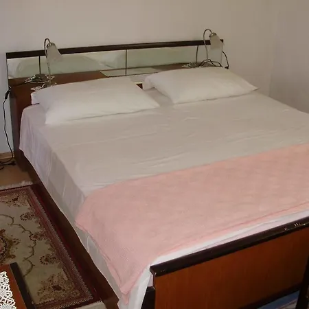 Apartman - Omis בית הארחה 2*