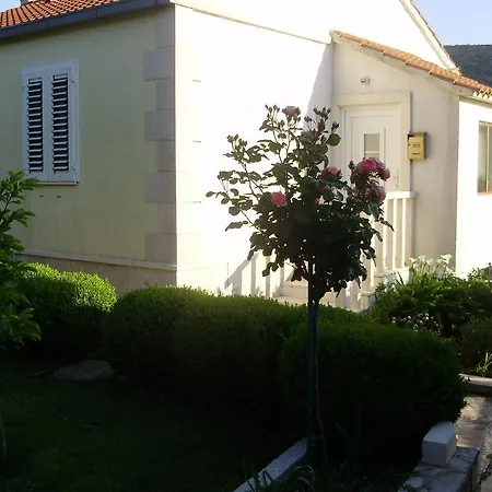 Apartman - Omis 2* Tugare